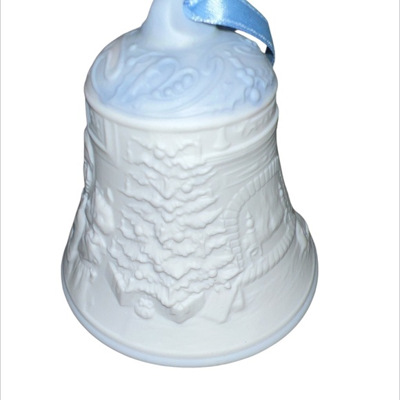 Lladro  1998 Christmas Bell Ornament Parents & Children Christmas Tree Vintage - Picture 2 of 3